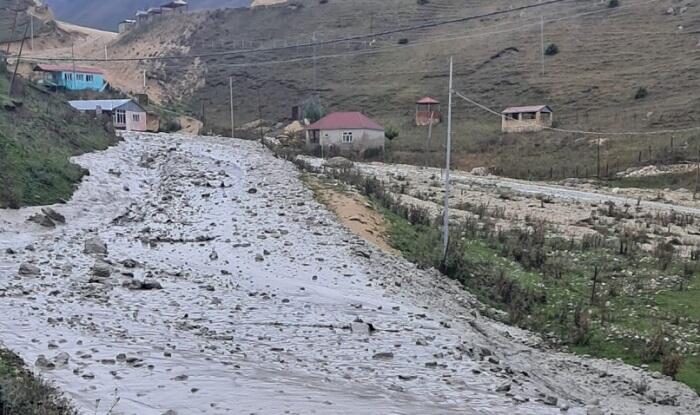 Qusarın Laza kəndində yolu sel suları basdı - Foto