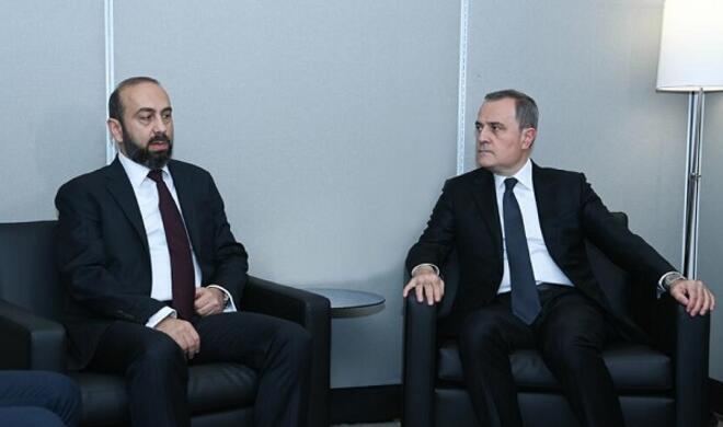 Байрамов и Мирзоян провели телефонный разговор