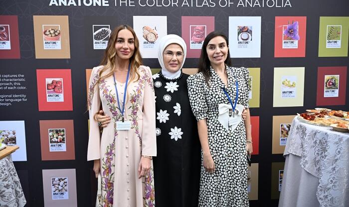 Leyla Əliyeva və Arzu Əliyeva Nyu Yorkda sərgidə - Foto