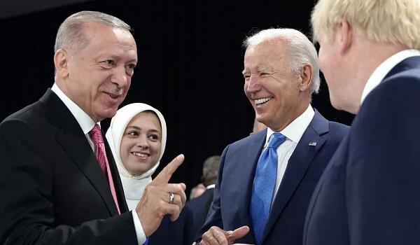 Ərdoğanın yanından ayırmadığı Fatimə kimdir?