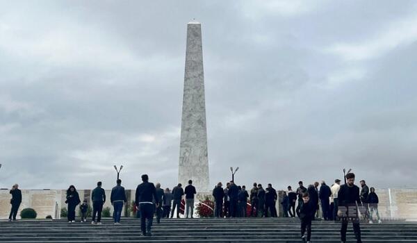 Hərbi Memorial Məzarlıqda 44 metrlik abidə ucaldıldı