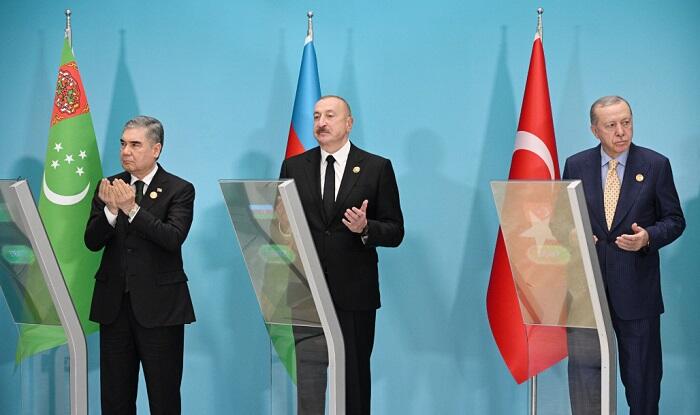 Türk liderlər məscidin təməlini qoyub, dua etdilər - Video