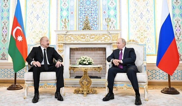 Проходит встреча Алиева и Путина - Видео