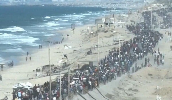 Palestinians begin returning to Gaza - Video