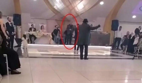 Müğənni toy vaxtı infarkt keçirdi - Video
