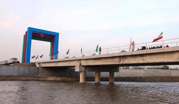 Azərbaycan, İran və Rusiya rəsmiləri Astaraçay körpüsündə