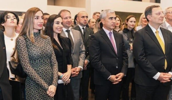 Leyla və Arzu Əliyevalar Berlində sərgidə - Foto