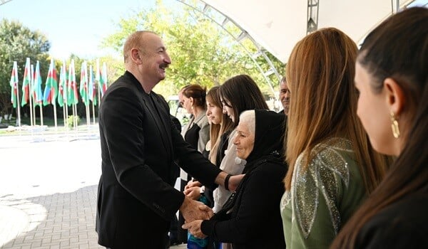 Prezident Horovlu kəndində sakinlərlə görüşdü - Foto