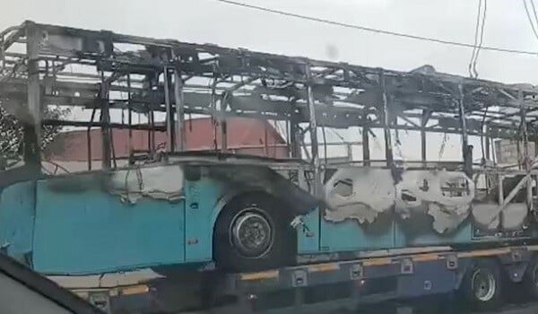 Bakıda sərnişin avtobusu yanaraq kül oldu - Video