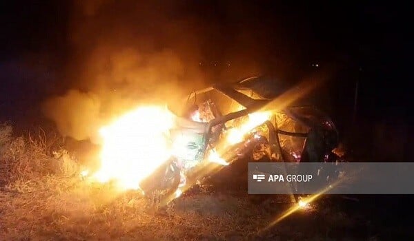 2 nəfərin öldüyü qəzadakı maşın duracaqda yandı - Foto