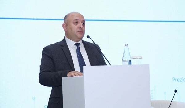 Bu, ədəbi dilin normalarını pozur... - Həsənov