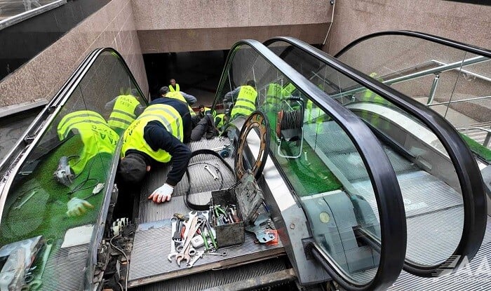 Bakıda piyada keçidlərindəki eskalatorlar yenilənir - Foto