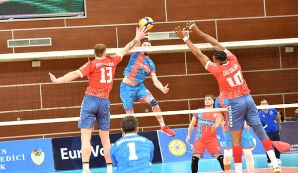 Çelenc Kuboku: "Xilasedici" növbəti mərhələyə vəsiqə qazandı