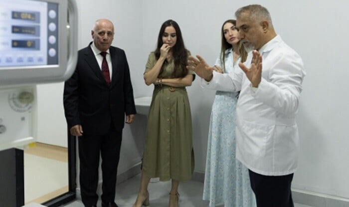 Leyla və Alyona Əliyevalar Baytarlıq Klinikasında - Foto