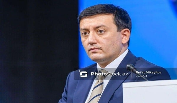 Özbəkistanlı deputat Naxçıvanda babasının məzarını ziyarət etdi - Video