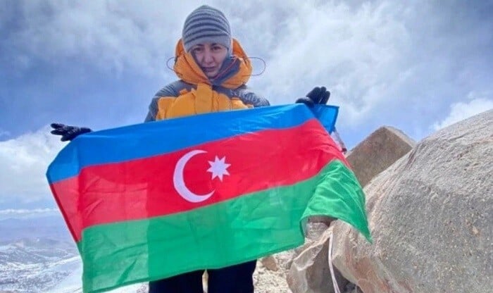 Elmira Aslanova Antarktidanın ən yüksək zirvəsində - Foto