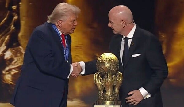 Tramp Sülh Mükafatını aldı - İlk dəfə