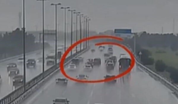 Bakıda baş verən zəncirvari qəzanın - Anbaan videosu