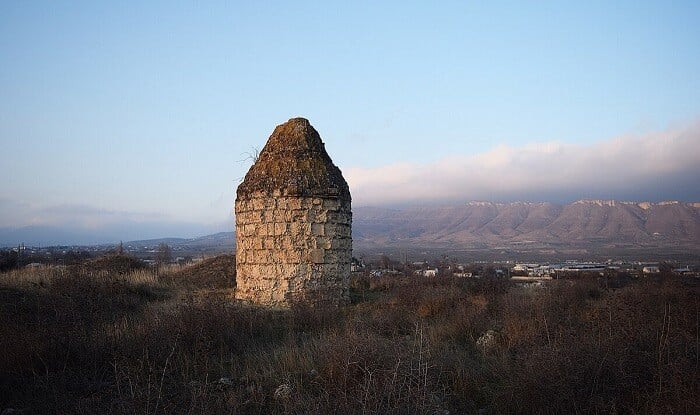 Xocalı türbəsinə bitişik məqbərə yeri aşkarlandı