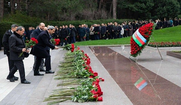 ADY kollektivi Ulu Öndərin məzarını ziyarət etdi