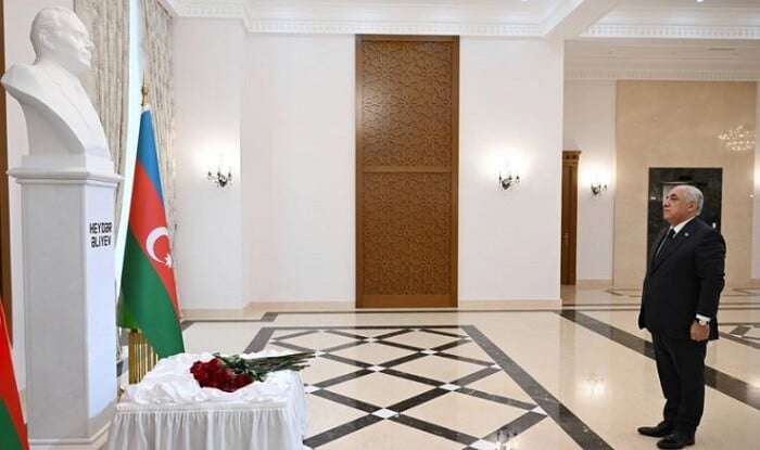Əsədov Aşqabadda Heydər Əliyevin xatirəsini yad etdi - Foto