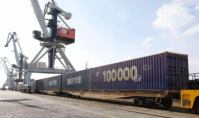 İllik konteyner aşırma tarixdə ilk dəfə 100 000 TEU-ya çatdı