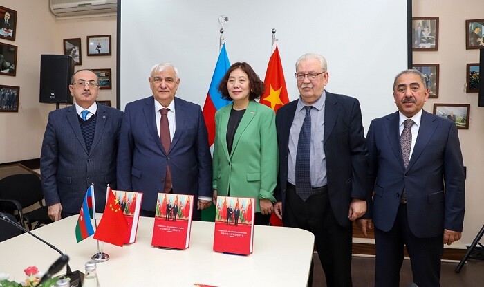 ADU-da İlham Əliyevlə bağlı kitab təqdim edildi - Foto