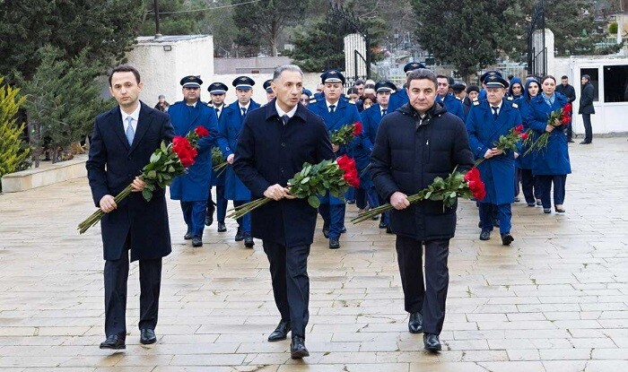 Həlak olan ekipaj üzvlərinin məzarları ziyarət edildi - Foto