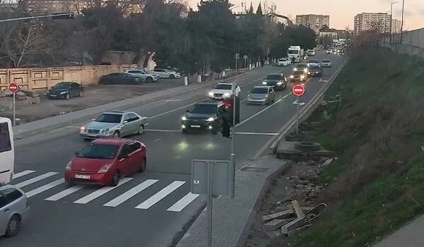 Binəqədidə yol hərəkətinə dəyişikliklər edildi