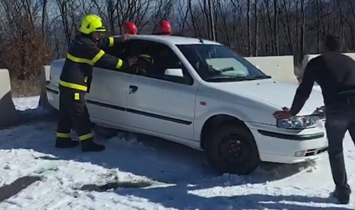 “Azsamand” buzlu yolda idarəetməni itirdi - Video