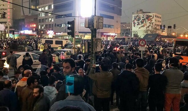 حکومت ایران حتی از نام بردن از رضا پهلوی خودداری می‌کند