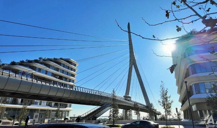 Bakıda unikal piyada körpüsü - Video