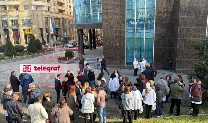 Stomatoloqlar TƏBİB-in qarşısında aksiya keçirir - Video