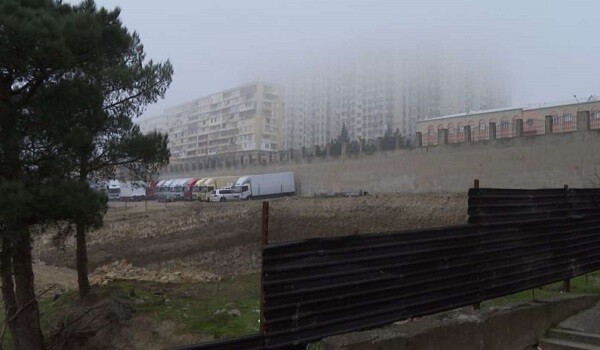 Bakıda bina tikintisi stadionu məhv etdi - Video
