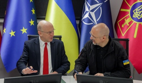 Ukrayna və Britaniya hərbi əməkdaşlıq üzrə yol xəritəsi imzaladı