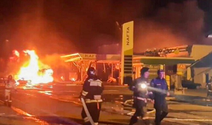 Bu ölkədə 11 yanacaq məntəqəsi partladıldı - Video