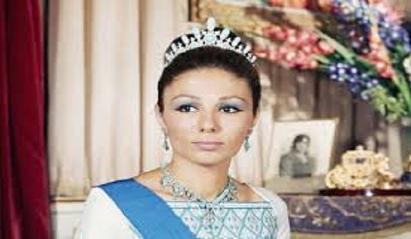 Ayətullahlar Fərəh Pəhləvinin hüzurunda - Foto