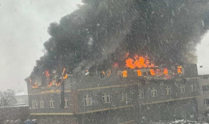 İstanbulda fabrikdə dəhşətli yanğın - Video