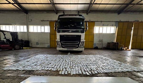 İrandan gələn yük maşınından 39 kq heroin aşkarlandı - Foto