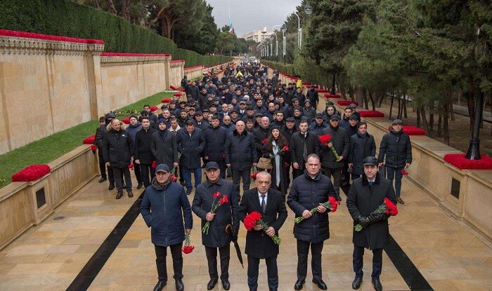 ADSEA kollektivi Şəhidlər Xiyabanını ziyarət etdi - Foto