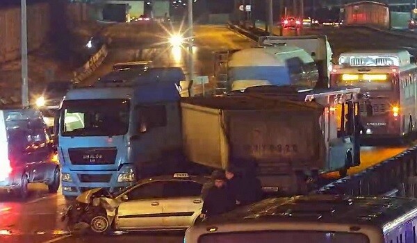 Dairəvi yolda qəza baş verdi