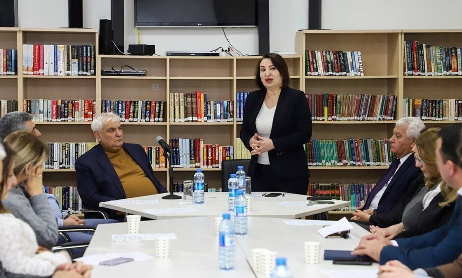 Elm və təhsilin inteqrasiyası: ADU-da dəyirmi masa keçirildi