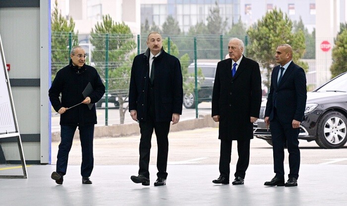 Prezident Sumqayıtda zavodun açılışında - Foto