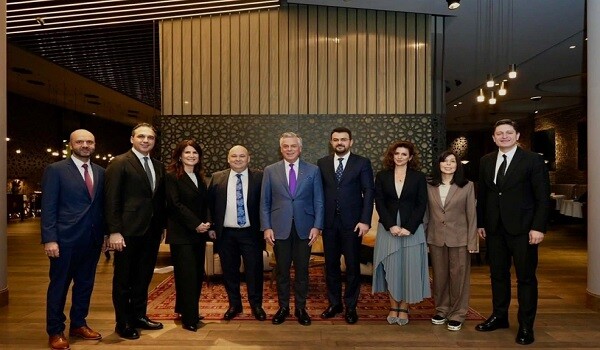 Con Hantsman Mərkəzi Bankın sədri ilə görüşdü