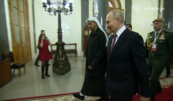 Şeyx Putinin 4 il öncə ona hədiyyə etdiyi gödəkçə ilə Rusiyaya gəldi