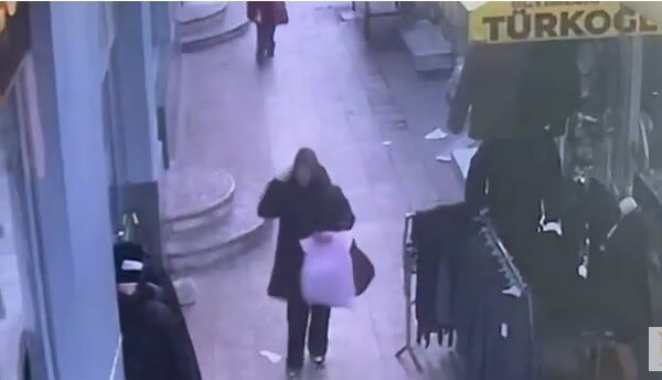 Fərqli geyimlərlə, qapıları yoxlayaraq oğurluq etdi - Anbaan video