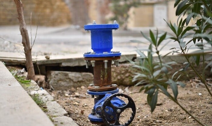 Səbaildə su xətti yenisi ilə əvəzləndi - Video