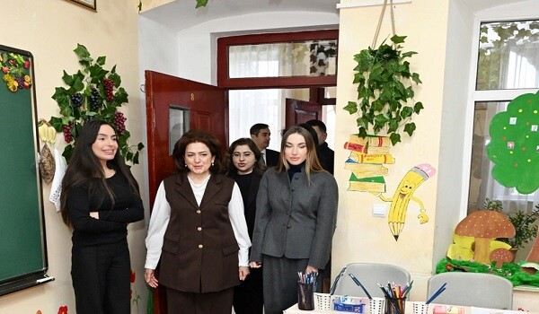 Əliyevalar 45 nömrəli məktəbdə oldular - Foto