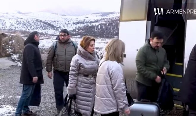 Азербайджанская делегация прибыла в Ереван - Видео