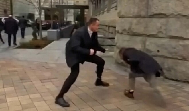 Prezident mühafizəçiləri onları niyə və necə döydü? - Video